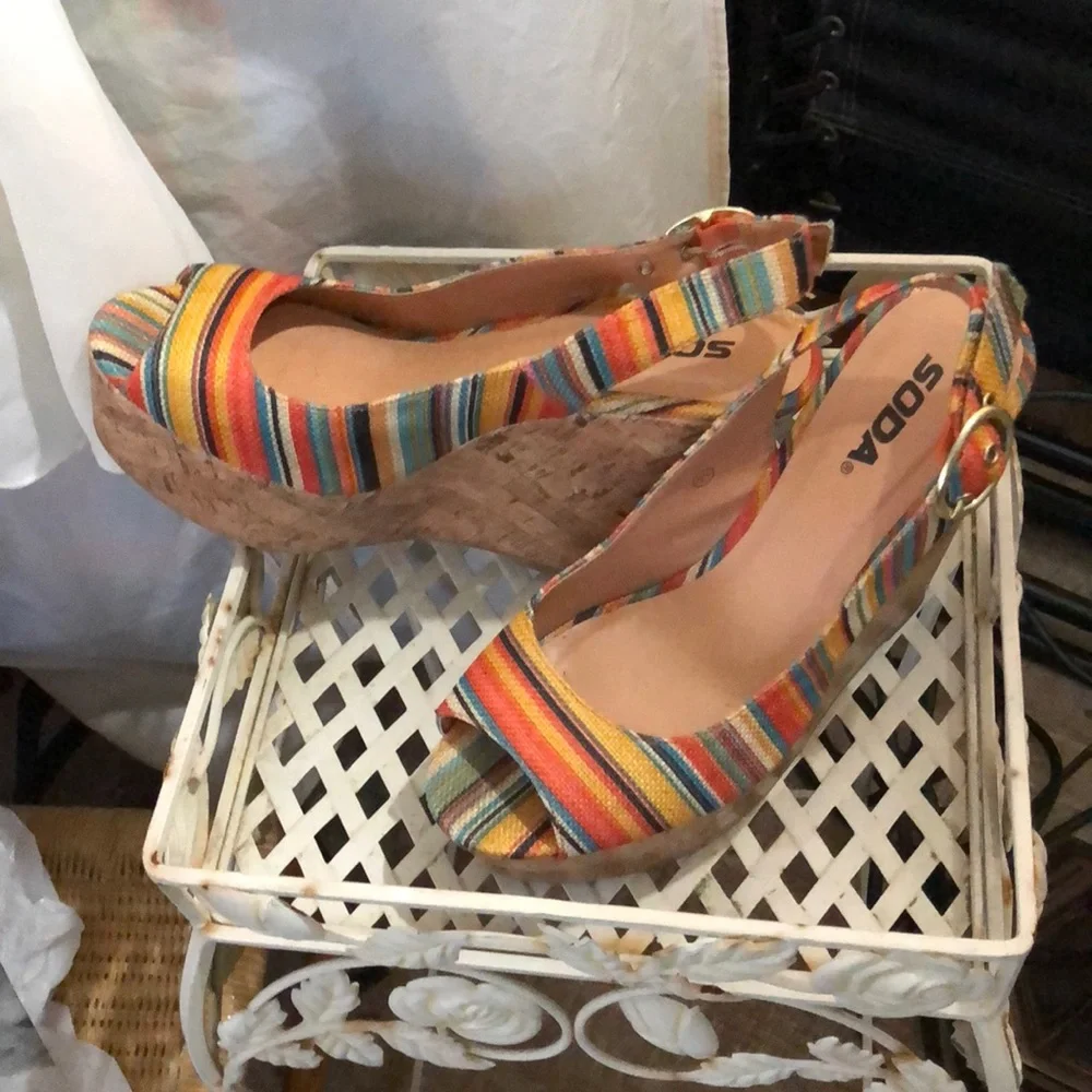 Women's shoes by SODA - Picture 1 of 3